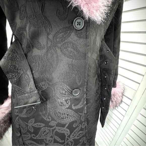 Sugar Thrillz Dolls Kill ‘REGAL PRESENCE’ Black Brocade Pink Fur Coat NWT L - Picture 7 of 7